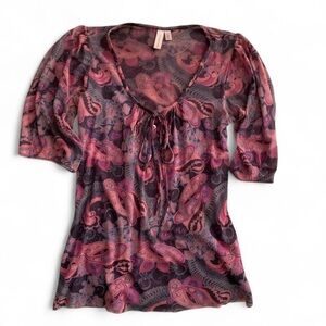 Daisy & Clover Ann Taylor Mauve Paisley Sheer Top with gathered sleeves